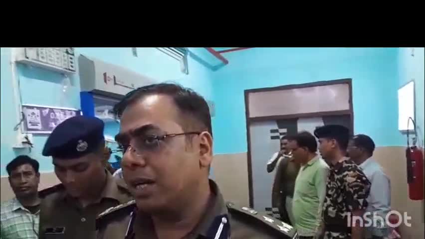आरा: #ara
#bhojpur शाहबाद डीआईजी व
एसटीएफ के एसपी प्रमोद कुमार और भोजपुर SP आरा सदर अस्पताल पहुंचे और तनिक शोरूम में लूट कांड