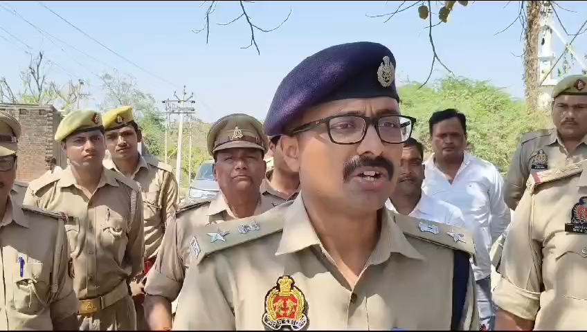 #औरैया पुलिस अधीक्षक औरैया अभिजित आर. शंकर द्वारा थाना अयाना क्षेत्रान्तर्गत ग्राम सेंगनपुर में होली दहन पर sp द्वारा नि