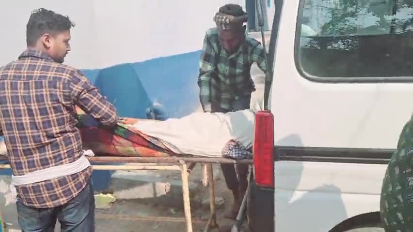 घर से बाहर शौच के करने गई महिला की अज्ञात वाहनों के चपेट में आने से मौ"त हो गई परिजन के लोगों दी जानकारी मौके पर पहुंचे.
