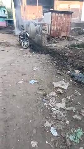 Keshav basti mein Bura HAL Safai karmchari nahin aane ki vajah se