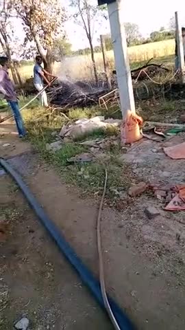 कोटड़ी,सातोला गांव में खेत पर डिंपी के कारण लगी आग गांव वालों ने आ कर बुझाई