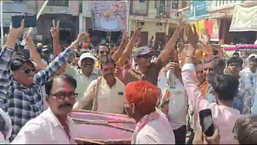 कल भगोरिया पर्व हाट में विधायक हनी बघेल और कांग्रेस कार्यकर्ताओं ने राजेन्द्र पाटीदार राहुल सेन मनोज बबलू निगवाल @