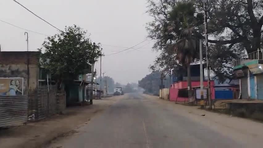 चान्दी चौक बालू लदे गाड़ीयों से जाम रहती थी, वहीं होली पर्व को लेकर शांत और विरान लग रही है। शोर गुल और प्रदुषण से राहत