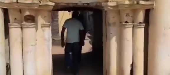 राशन कार्ड धारी  के घर घर जाकर वीडियो BDO ने छापामारी किया और राशन कार्ड जप्त किया.....