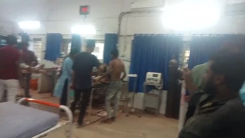 koi bi sunwai nahi nimbahera hospital me jo emargency me doctor h woh log bol rahe ki doctor nahi h yaha aap chittor jao