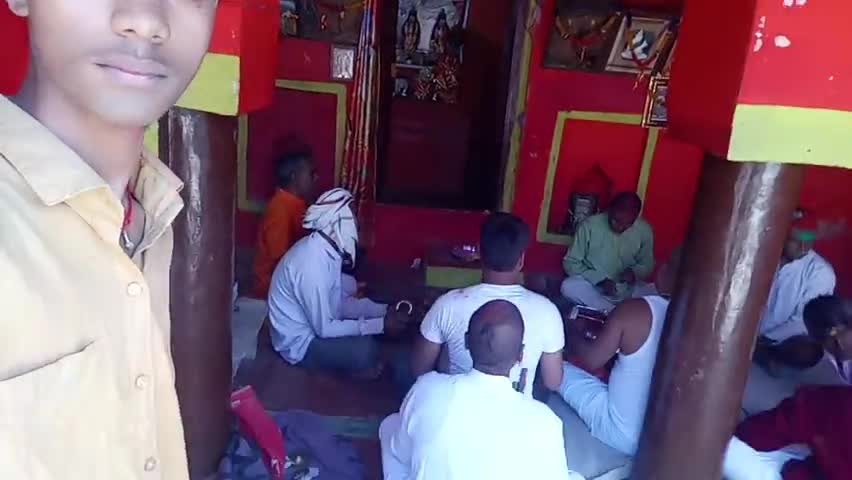 आज कोचस प्रखंड के ग्राम कपासिया में होली का त्यौहार हर्षोल्लाह से राम जानकी मंदिर में मनाया गया