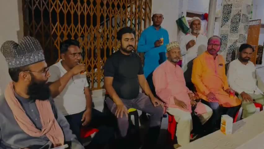 लातेहार खबर- होली में हिंदू मुस्लिम एकता का मिसाल लातेहार में! #holi #latehar #hindu_muslim #jharkhand #pankajtiwari077