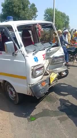 शेखपुरा रोड देवरी में सड़क हादसा हुआ ।जिसमें एक क्रेटा गाड़ी और एम्बुलेंस में जबरदस्त भिड़ंत हुई।कोई जान हानि नहीं हुई।