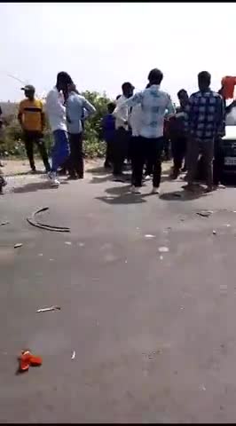 भीरा पलिया रोड साईं मंदिर के पास हुआ जबरदस्त एक्सीडेंट।
 दो कार आमने सामने भिड़ी ........सूत्र.......!