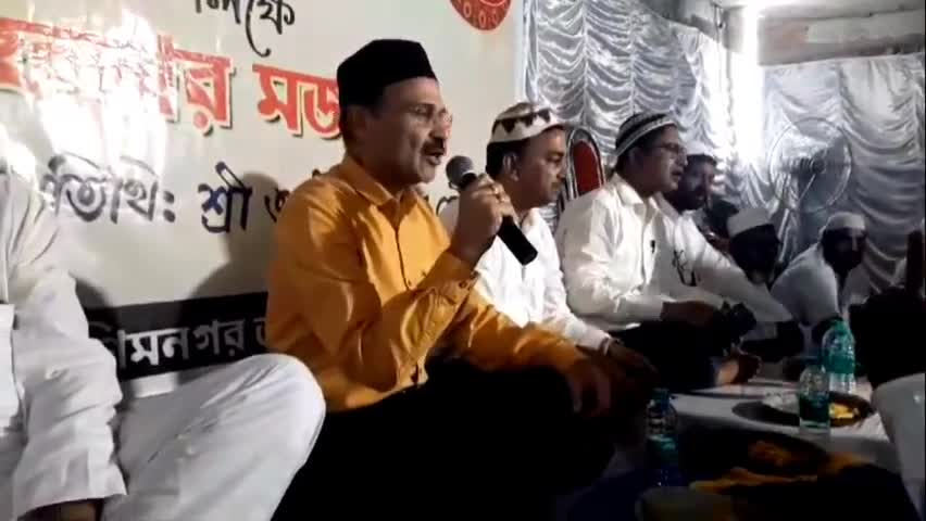 সুতি ২: কাশিমনগর এলাকায় ইফতার মজলিসে উপস্থিত প্রাক্তন সাংসদ অধীর রঞ্জন চৌধুরী