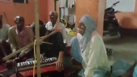 औरंगाबाद जिले के सिकरिया रतन गांव में होली और चैत्र का कार्यक्रम हुआ जिसमें हारमोनियम बाधक जुगल किशोर सिंह भी शामिल थे..