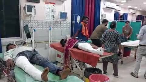 लातेहार खबर! टेंपो और बाइक में जबरदस्त टक्कर! प्राथमिक उपचार के बाद रिम्स रेफर! #accident #latehar #roadaccident