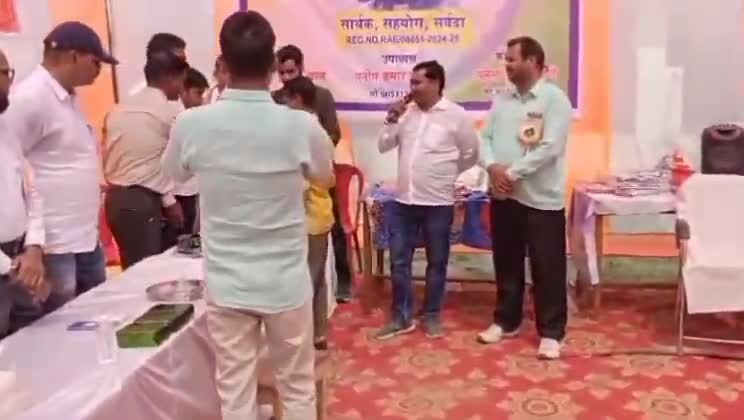 प्राथमिक विद्यालय पूरे गोसाई में दिव्यांग बच्चों ने दिखाई प्रतिभा, crpf की टीम ने किया बच्चों को सम्मानित