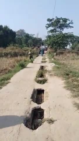 rajpur avni nath baba ke get samne ka ye rod jis me sabhi patiya tuti hui hai par day kisi na kisi ko chot lagta hai @
