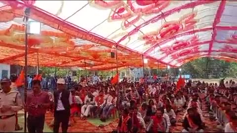 हजारों बजरंगी उनको त्रिशूल दीक्षा धारण कराई गई राष्ट्रीय संयोजक नीरज दनोरिया  आने संबोधित कियाऔर संकल्प