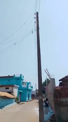 ग्राम बोकरा का खम्भा 5साल से डैमेज है कभी भी बड़ा हादसा हो सकता है कई बार आवेदन करने पर आज 5 साल से कोई कार्यवही नहीं