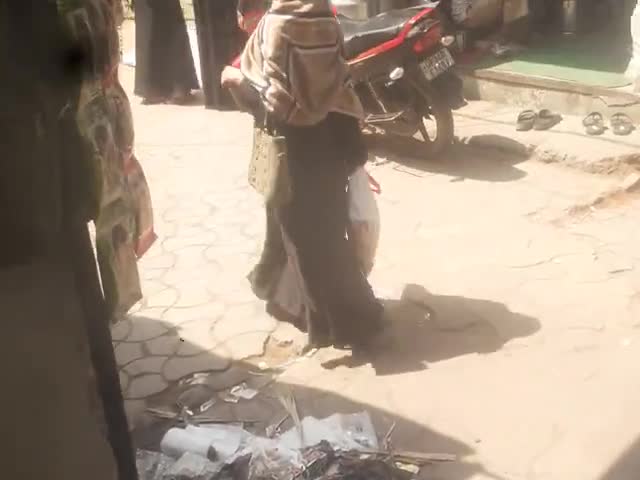 ye gandgi hai main imambada market laharpur sitapur