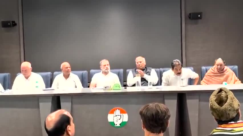 किशनगंज सदर के माननीय विधायक इजहारूल हुसैन, आज कांग्रेस मुख्यालय, इंदिरा भवन, दिल्ली में बिहार से जुड़ी महत्वपूर्ण रणनीतिक बैठक में भाग लिए। #BiharCongress