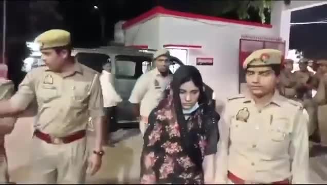 औरिया  #पत्नी ने #पति की #हत्या 2 लाख  की दी सुपारी 
शादी के 15 वे दिन प्रेमी के संग मिलकर करवाई  पति की हत्या