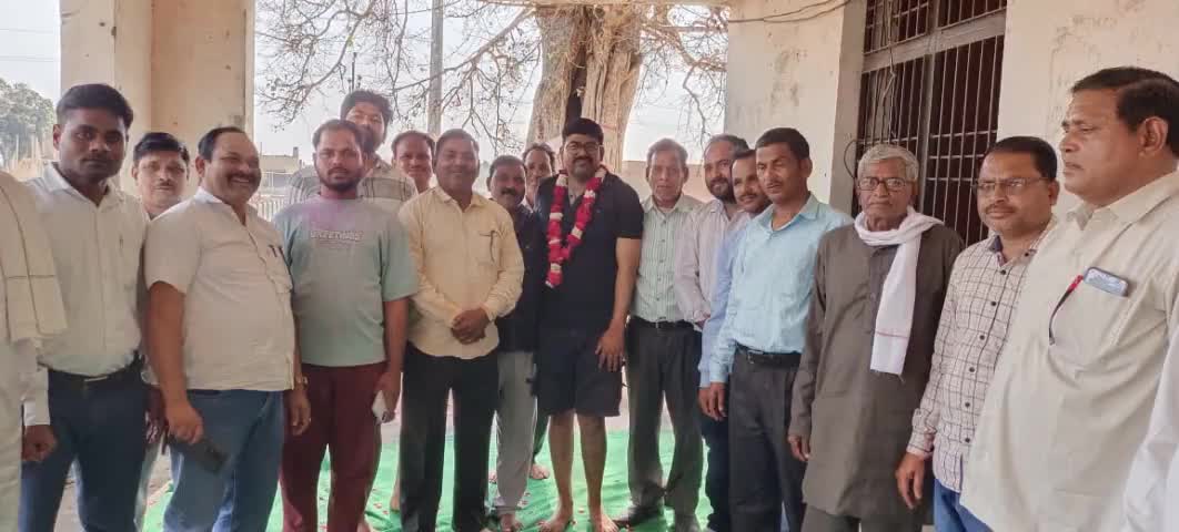 धर्मेंद्र मोहन उर्फ टीटू बनाए गए डॉ भीमराव अंबेडकर शोभा यात्रा के नए अध्यक्ष लोगों ने दी बधाइयां
#बेवर #भोगांव #नवीगंज #किसनी #कुसमरा