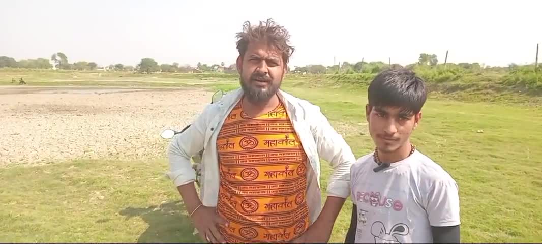 saroth के पास जो तालाब है वहाँ पर बड़े बुजुर्गों द्वारा बताया जा रहा है कि इस तालाब में बहुत वर्षों पहले वाल्मीकि आश्रम