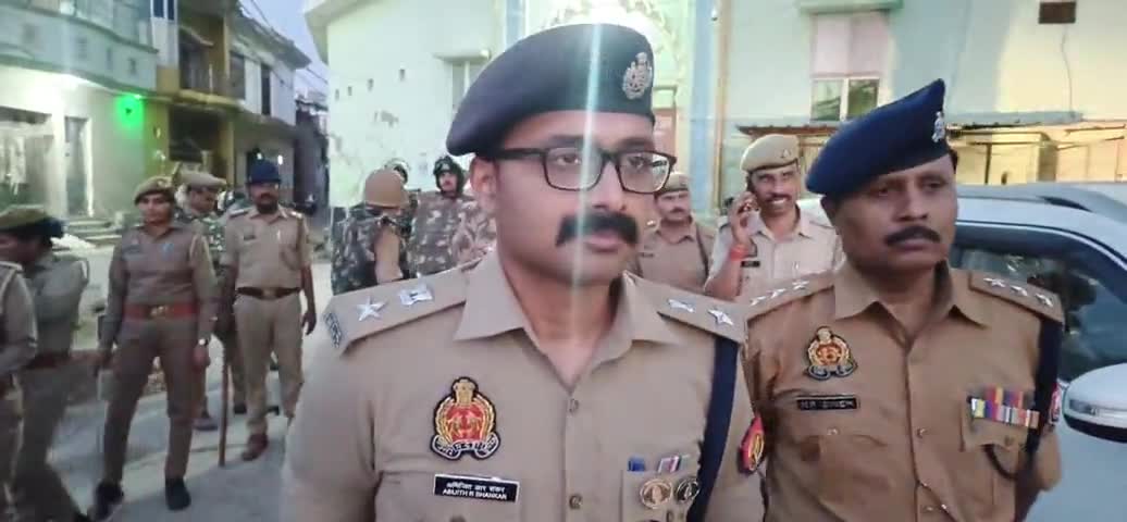 #औरैया औरैया में अलविदा की नवाज पर पुलिस अधीक्षक अभिजीत आर शंकर द्वारा दी गई वाइट