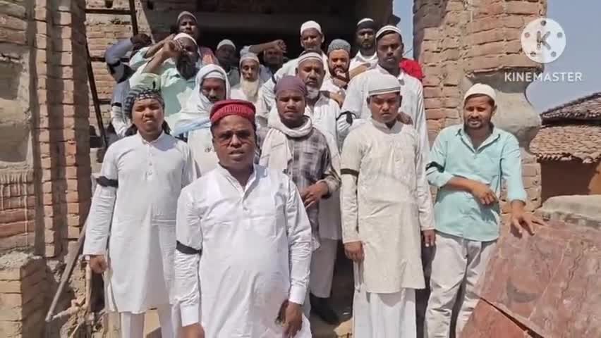 #गढ़ी मे काला पट्टी बांधकर वक्फ बोर्ड बिल के खिलाफ आज जुम्मे की नमाज बाद मुस्लिम समुदाय के लोगों ने क्या कुछ कहा सुनें