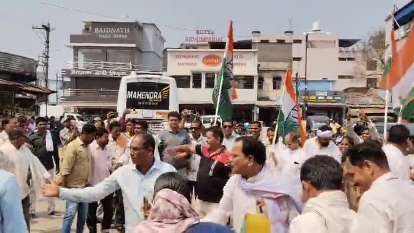 कोंडागांव #कांग्रेस ने किया #Cbi का पुतला दहन । स्वायत्त संस्थाओं का दुरुपयोग कर रही है जिलाध्यक्ष भाजपा बुधराम नेताम