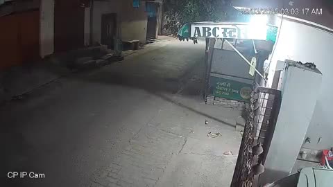 कानपुर के नौबस्ता बम्बा नरायांपूरी निम्टेक कंप्यूटर के बगल मे स्वीट हाउस मे हुई चोरी 
#kangra #kanpur#chori #@@@@@@@@@@@
