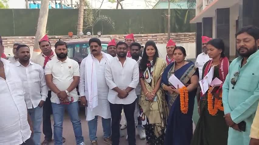 आज वीआईपी पार्टी के राष्ट्रीय अध्यक्ष श्री Santosh Sahani जी ने समस्तीपुर जिला कमिटी के सदस्यों से शिष्टाचार मुलाकात कर आगामी बिहार विधानसभा चुनाव 2025 की तैयारी और रणनीतियों पर चर्चा की और उनका जायजा लिया।
#sonofmallah #vipparty