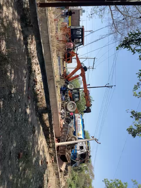 अभी अभी खजुआ रोड बिंदकी पावरहाउस के पास हुआ  डीजल भरा टैंकर से हुआ एक्सीडेंट जिसमे तीन चार लोगो की मौके पर हुई मौत