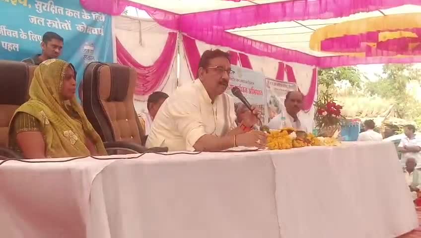 खालवा में कैबिनेट मंत्री डॉ कुंवर विजय शाह द्वारा जल गंगा संवर्धन अभियान"का शुभारंभ

खंडवा_खालवा के संदलपुर में मंत्री