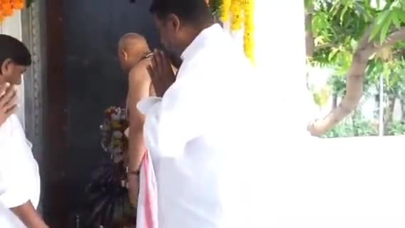 అమీర్‌పేట: ఉగాది పండగ సందర్భంగా ప్రజాభవన్‌లోని నల్ల పోచమ్మ దేవాలయంలో ప్రత్యేక పూజలు నిర్వహించిన డిప్యూటీ సీఎం బట్టి విక్రమార్క