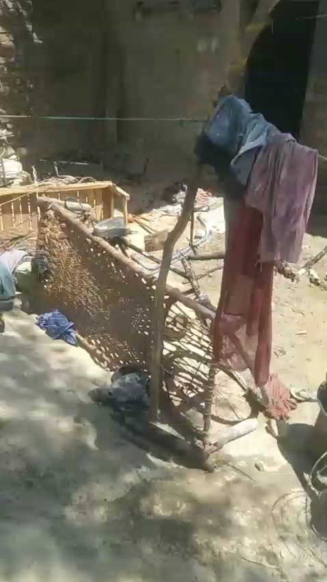 नाम विमला देवी पति का नाम अशोक कुमार ग्राम सभा ऐमापुर, पोस्ट राजापुर विंधन थाना महेशगंज के अंतर्गत भीषण #आग लगी