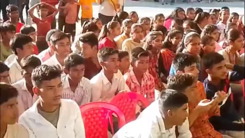 सहार प्रखंड के ग्राम पंचायत बरूही में मैट्रिक उत्तीर्ण् छात्र-छात्राओं को शिक्षकों द्वारा किया गया सम्मानित