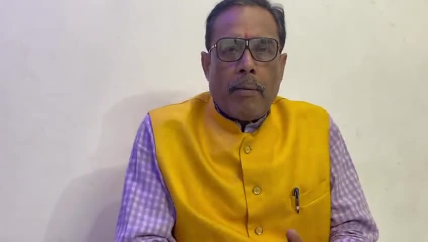 बिहार प्रदेश पंच सरपंच संघ के प्रदेश अध्यक्ष श्री अमोद कुमार निराला ने सांसद विधायक पर बरसे भता पेंशन बीमा एम एल सी मे वोटर मतदान देने के अधिकार नही मिला तो बिहार विधानसभा चुनाव मे बहुत बड़ा खेल..... निराला......
#पंच #सरपंच #संघ #बिहार ...