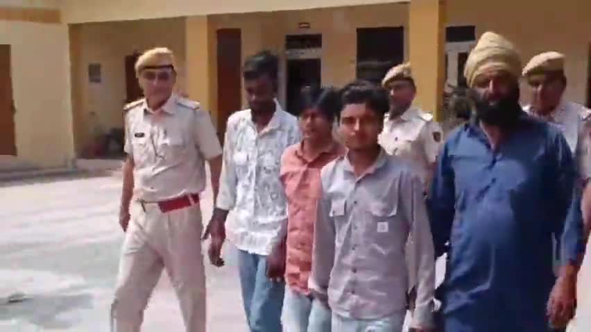 हनुमानगढ़: जंक्शन में चार जनों से धारधार #हथियार कापा व चाकू बरामदगी का मामला गिरफ्तार चारों आरोपियों को पुलिस ने कोर्ट मे किया पेश