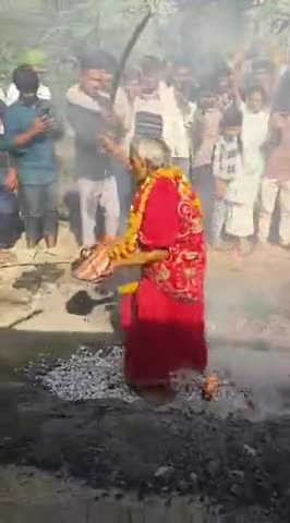 गांव डोला में नवरात्रि के अंतिम दिन दुधाखेड़ी माताजी धड़कते अंगारों पर निकली