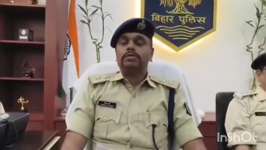 बारसोई में विगत दिनों में हुई चोरी कांड को लेकर प्रेस वार्ता करते पुलिस अधीक्षक कटिहार ।

#follower #trend #hilights #highlights2025 #art