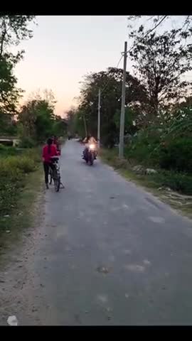 #royalenfield ##bulletqueen #ladyrider #RoyalEnfield #ReelsIndia #bikelife #family #maharajganj #rkmotors #traveler #style #rider