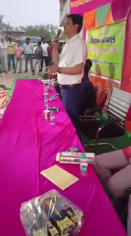राजपुर प्रखंड के उततमपुर में संध्या किसान चौपाल लगाकर नुक्कड़ नाटक के द्वारा पराली प्रबंधन की जानकारी किसानों को दी गई।