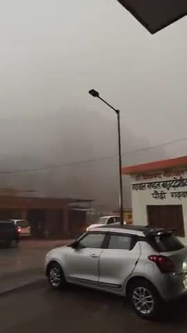 पहाड़ों में हूई आज आंधी भरी बारी ओलो के साथ