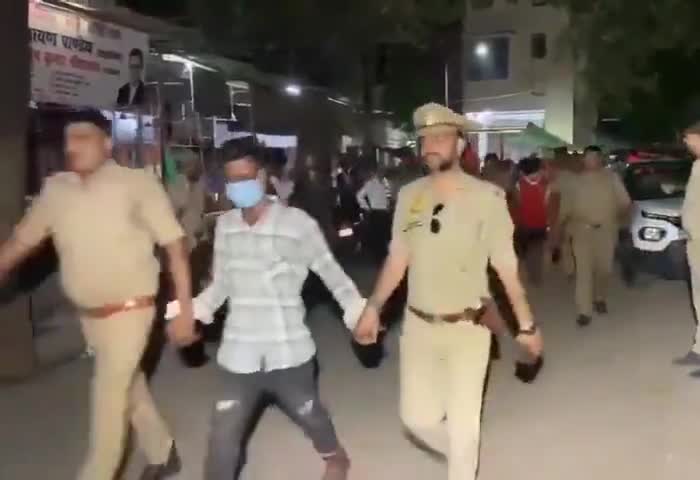 वाराणसी: गैंगरेप केस में 9 गिरफ्तार, 7 दिन तक अलग-अलग जगह वारदात, 23 आरोपियों के खिलाफ केस दर्ज !!
#rape #news #viral