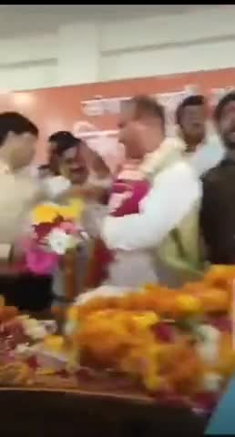 #हरदोई 
सिपाही द्वारा 'जिंदाबाद' का नारा लगाने पर SP ने किया निलंबित, भाजपा जिलाध्यक्ष की सुरक्षा में  तैनात था सिपाही
