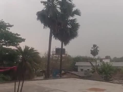 barish ho raha hai aaj subah Mae ne bola tha