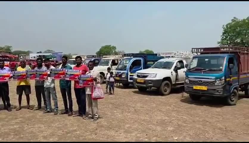 जांजगीर माजदा वाहन में लापरवाही पूर्वक सवारी बैठाने वाले चालक के विरुद्ध की गई मोटर वाहन अधिनियम के तहत कार्रवाई
