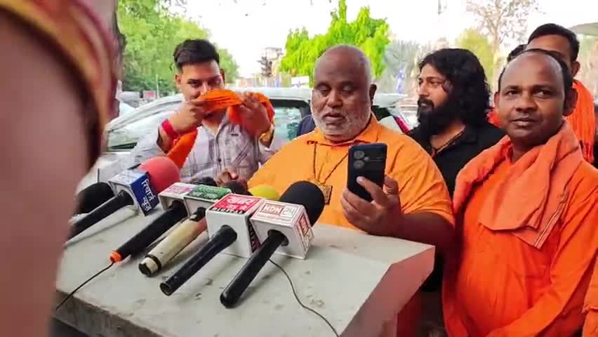 फरीदाबाद (खबर) महावीर गली के मुद्दे पर मुकदमा दर्ज होने पर Bittu Bajrangi 
#33फुटरोड़ #डबुआकालोनी #फरीदाबाद 
खबर जड़ से KHABAR JAD SE Faridabad Police Department