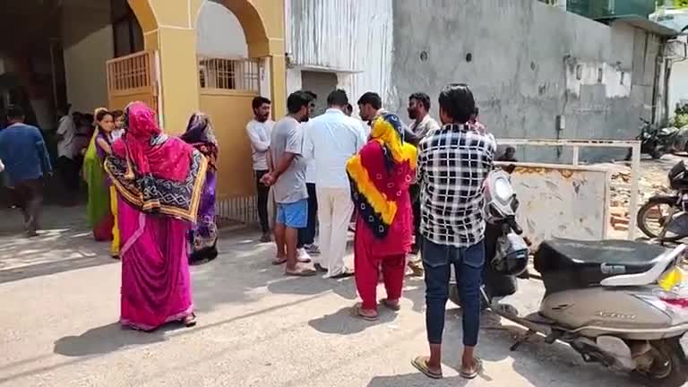 फरीदाबाद (खबर) एन आई टी 3, नेहरू कॉलोनी में नशा तस्करों का आतंक, लोग पहुंचे डीसीपी कार्यालय।
खबर जड़ से KHABAR JAD SE Faridabad Police Department #फरीदाबाद #नेहरूकॉलोनी