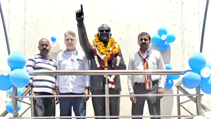 #जयफूले #जयभीम
 बाबा साहेब डॉ भीमराव अंबेडकर जयंती की शुभकामनाएं
बाबा साहब की न्याय यात्रा गांव ढाणी जन जन तक पहुंचाना होगा SC ST OBC कर्मचारी अधिकारी संस्था द्वारा डॉ भीम राव अंबेडकर जयंती पर रैली का पुष्प वर्षा कर भव्य स्वागत किया