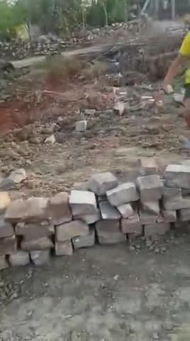 थाना शंकरगढ़ के अंतर गत ग्राम बसहरा उपरहार में बुद्धसेन कोल पिता पिता मिठाई लाल के जमीन पर दबंगों का जबरियां कब्जा